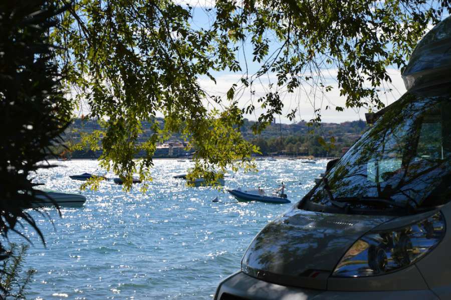 Campingplatz Gardasee mit Stellplätzen direkt am See 10