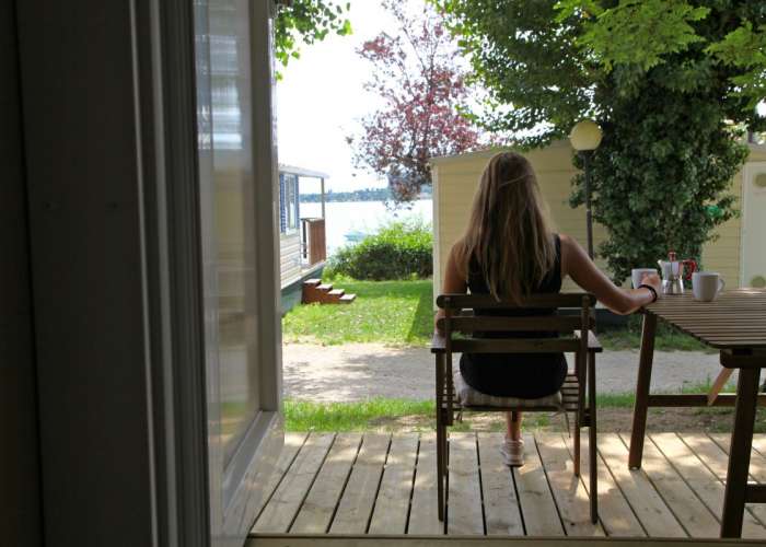 Campingplatz Glamping Gardasee mit Zelt mit Klimaanlage in der Naehe vom See  1