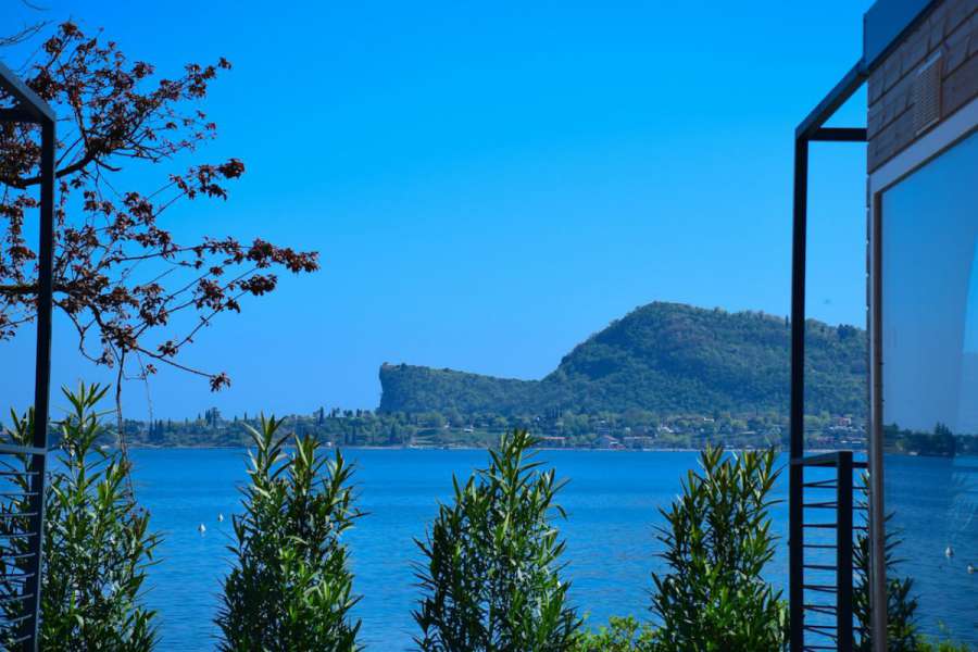 Campingplatz Gardasee mit Mobilheim mit Seeblick und überdachter Terrasse 15