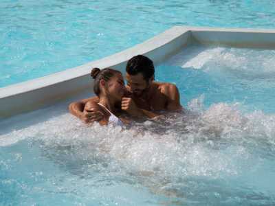 Schwimmbad mit Whirlpool Jacuzzi