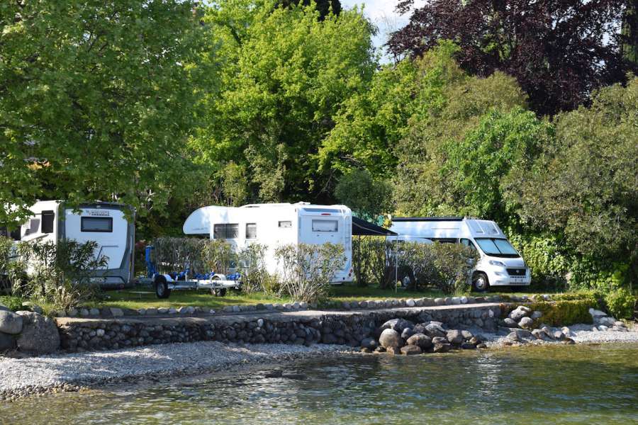 Campingplatz Gardasee mit Stellplätzen direkt am See 7