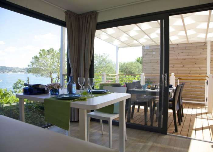 Campingplatz Gardasee mit Mobilheim mit Seeblick und Geschirrspüler