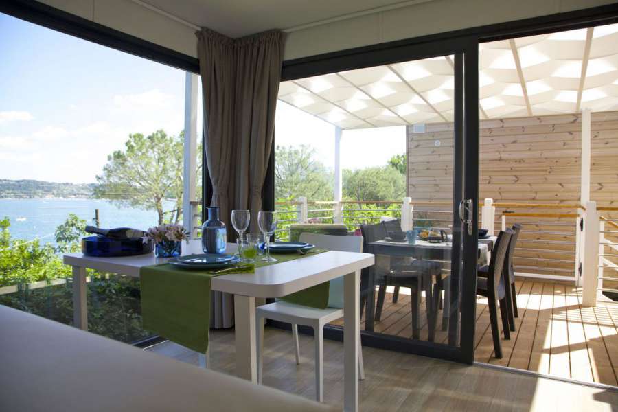 Campingplatz Gardasee mit Mobilheim mit Seeblick und Geschirrspüler