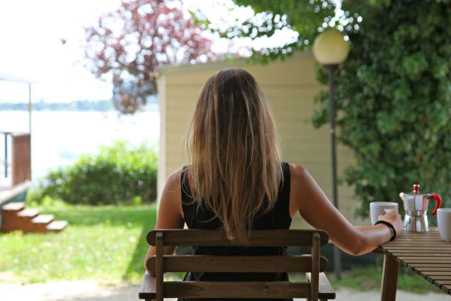 Campingplatz Glamping Gardasee mit Zelt mit Klimaanlage in der Naehe vom See  4