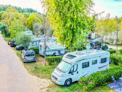 Campingplatz Gardasee mit Standardstellplätzen und 6 Ampere Strom 2