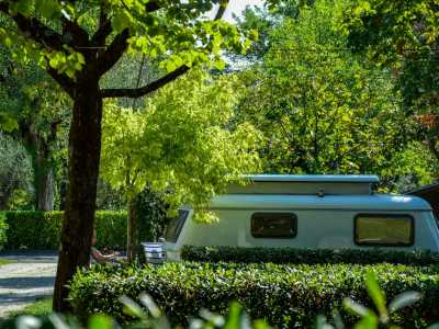Campingplatz Gardasee mit Standardstellplätzen und 6 Ampere Strom 