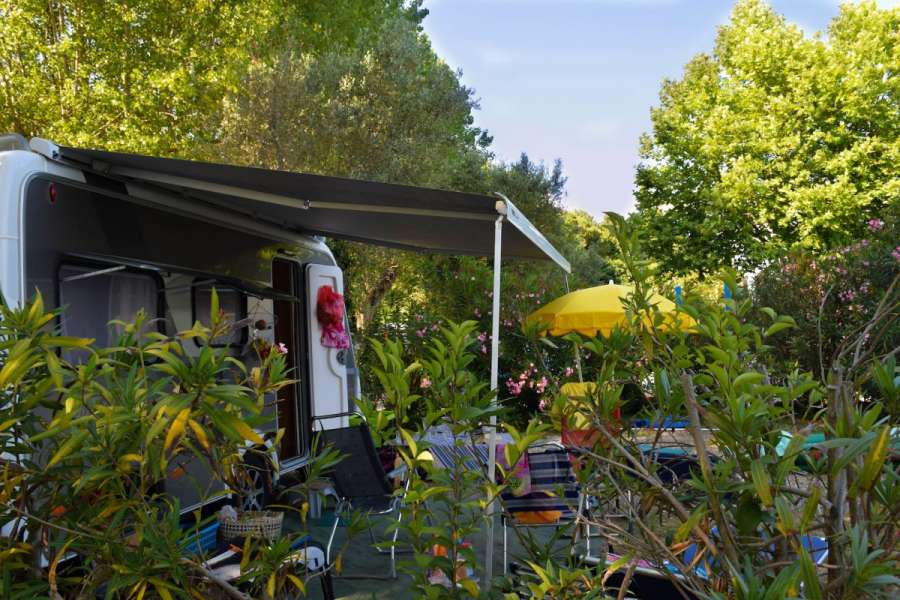 Campingplatz Gardasee mit Standardstellplätzen und 6 Ampere Strom 11