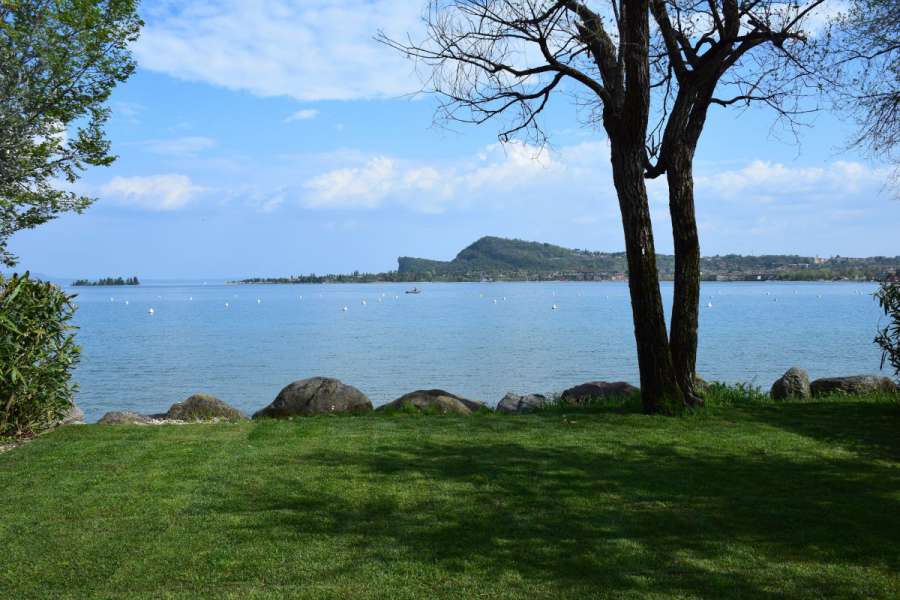 Campingplatz Gardasee mit Stellplätzen direkt am See