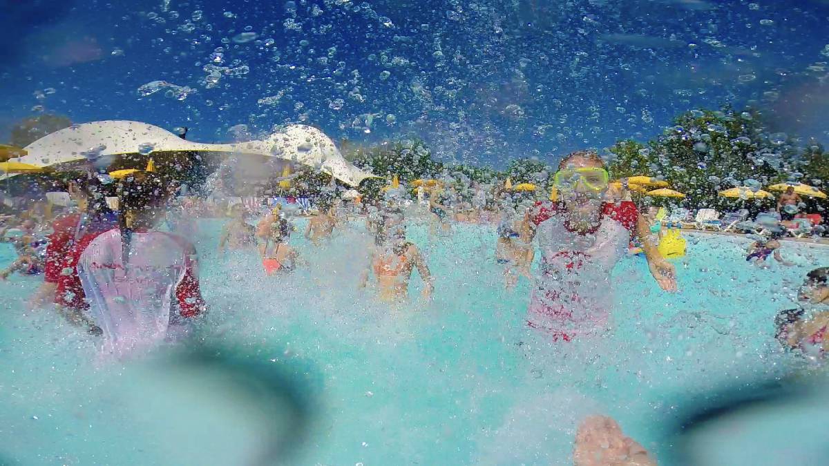 Camping Gardasee mit Animation im Schwimmbad 1