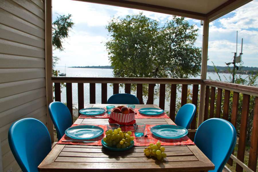 Campingplatz Gardasee mit Mobilheim mit Seeblick und überdachter Terrasse 3