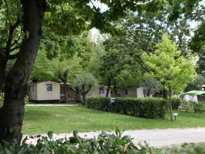 Campingplatz Gardasee mit großen Stellplätzen und 10 Ampere Strom 4