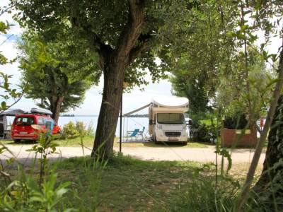 Campingplatz Gardasee mit Stellplätzen in der Nähe vom See 3