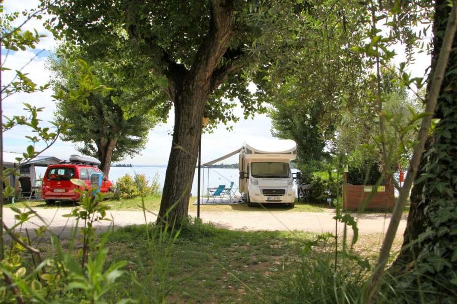 Campingplatz Gardasee mit Stellplätzen in der Nähe vom See 3