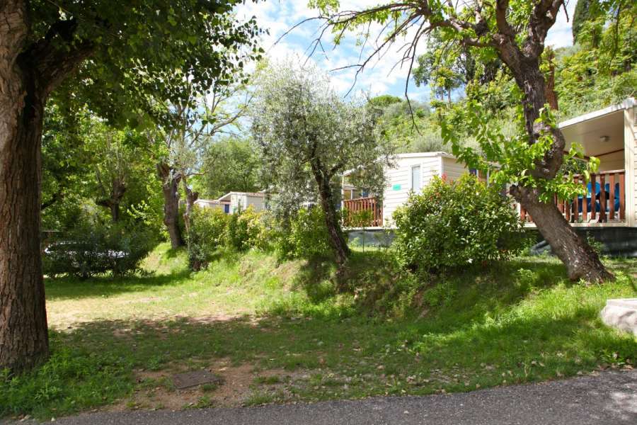 Campingplatz Gardasee mit Stellplätzen in der Nähe vom See 5