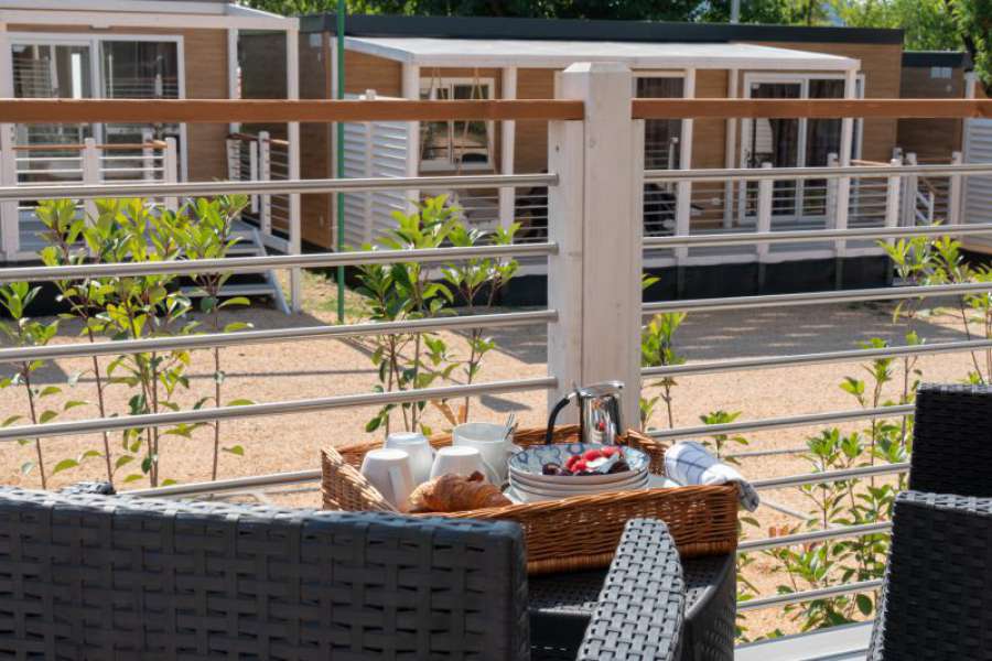 Camping Lake Garda with mobile home with covered terrace 1