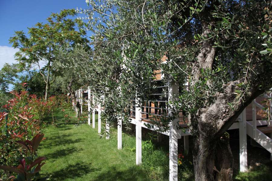 Campingplatz Gardasee mit Mobilheim mit Seeblick und überdachter Terrasse 20