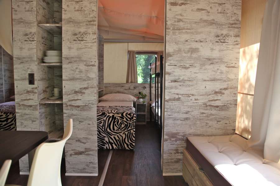 Campingplatz Glamping Gardasee mit Zelt mit Klimaanlage und Privatbad 12