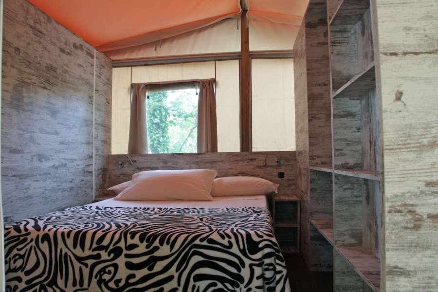 Campingplatz Glamping Gardasee mit Zelt mit Klimaanlage und Privatbad 11