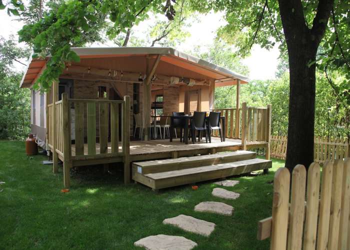 Campingplatz Glamping Gardasee mit Zelt mit Klimaanlage und Privatbad