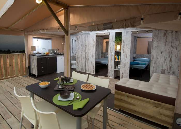 Campingplatz Glamping Gardasee mit Zelt mit Klimaanlage und Privatbad 1