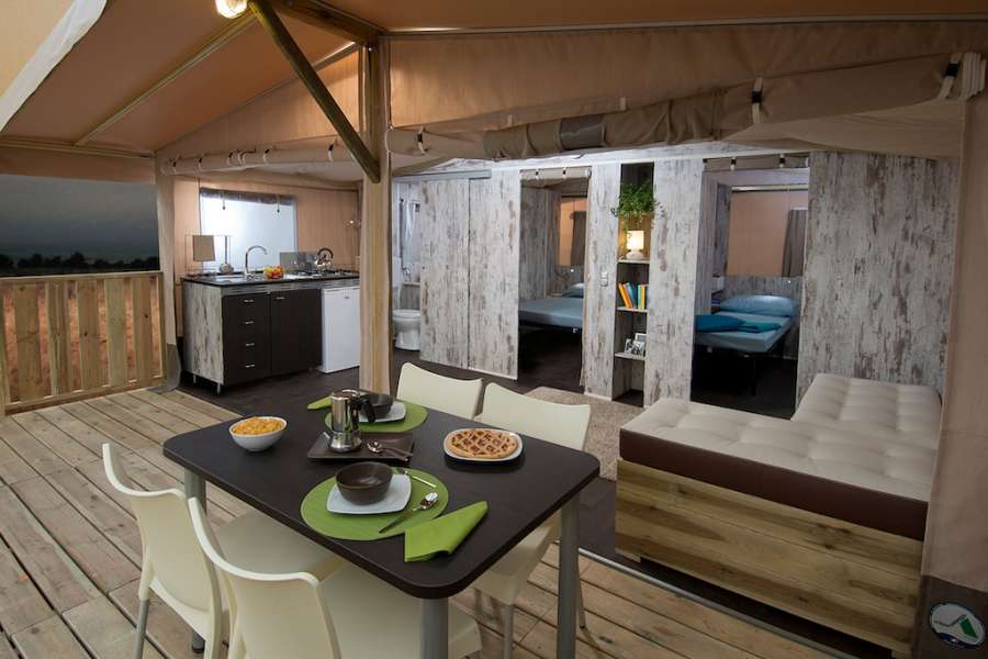 Campingplatz Glamping Gardasee mit Zelt mit Klimaanlage und Privatbad 1