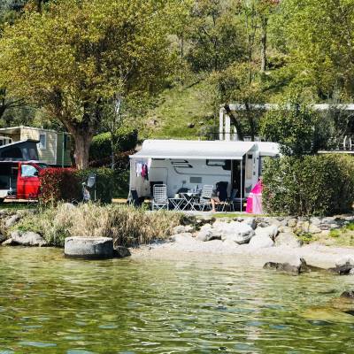 Tolle Plätze direkt am Wasser!