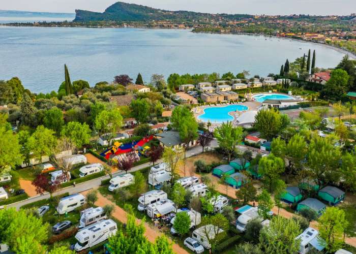 Camping Gardasee mit Standardstellplätzen und 6 Ampere Strom 1