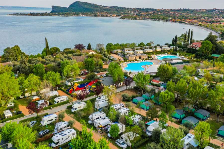 Camping Gardasee mit Standardstellplätzen und 6 Ampere Strom 1