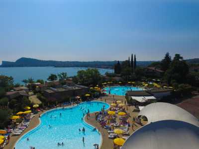 Campingplatz Gardasee mit Schwimmbad ohne Badekappe  1